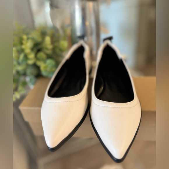 New! Vince Camuto Leather Flats SZ 7M - Picture 4 of 6